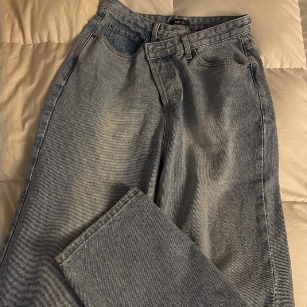 Women’s cross over jeans
